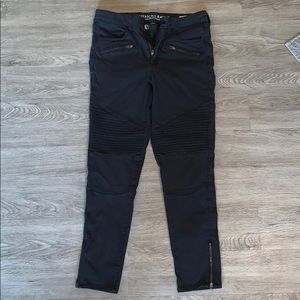American Eagle Hi Rise black jeggings